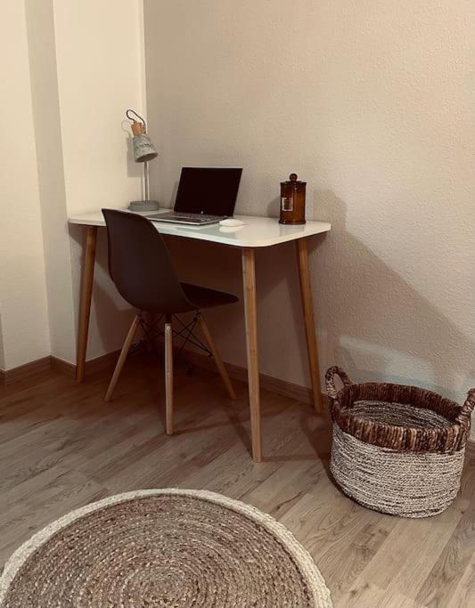 Gemuetliche Altstadtwohnung Mit Balkon Smart-Tv Erfurt Bagian luar foto